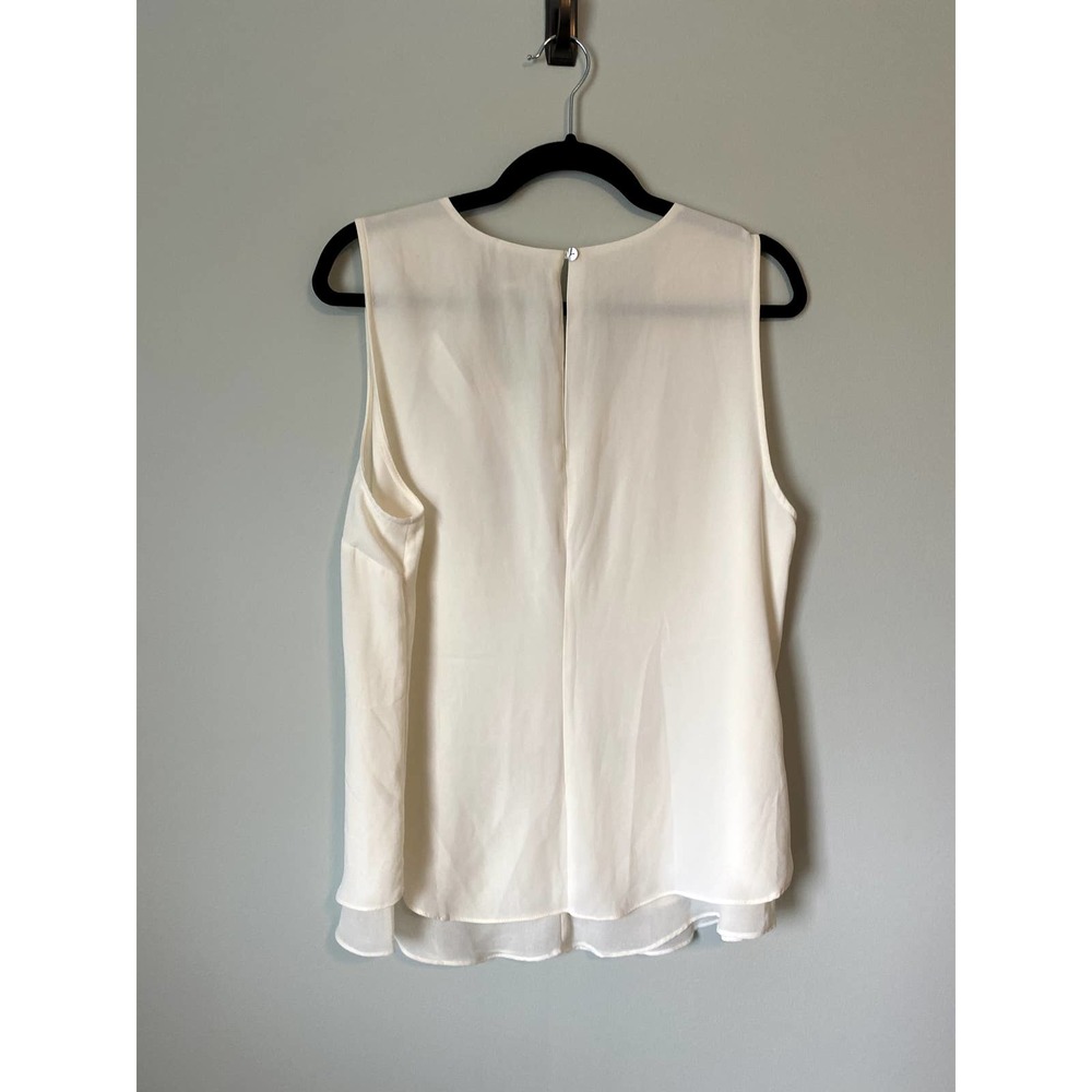 Elegant White Sleeveless Top - Picture 4 of 5